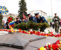 В День Великой Победы сотрудники ОМВД России по Кольчугинскому району возложили цветы и венок у памятного монумента